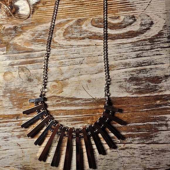Silver tone and copper tone statement necklace - Picture 3 of 6